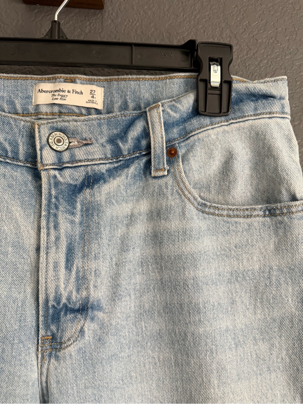 ABERCROMBIE & FITCH • the baggy low rise jeans light wash distressed size 27 - Picture 2 of 5